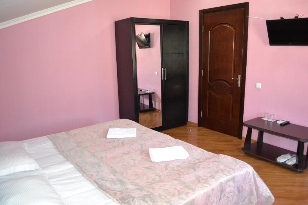 Hotel Isaka Tbilisi Zimmer foto