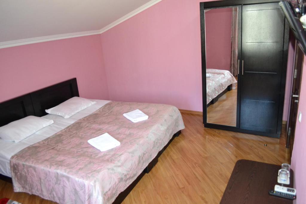 Hotel Isaka Tbilisi Zimmer foto